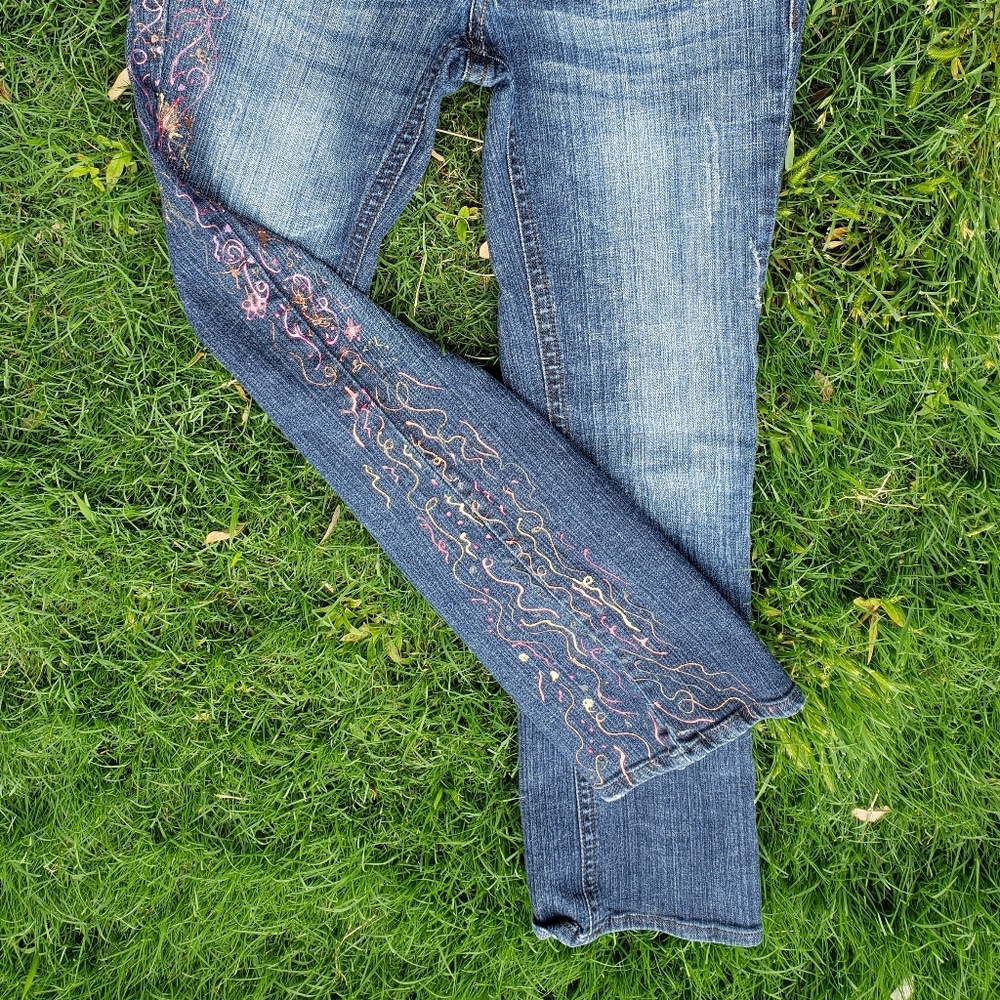 Refuge stonewash jean w/hand-painted detailing